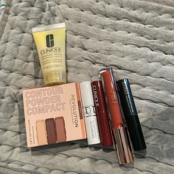 Clinique & Drawbertson Vibrant Floral  Makeup Pouch with 6 pieces..Clinique🔺Dior - Picture 3 of 6